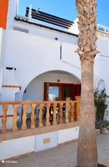 Terrazas adyacentes al salón.