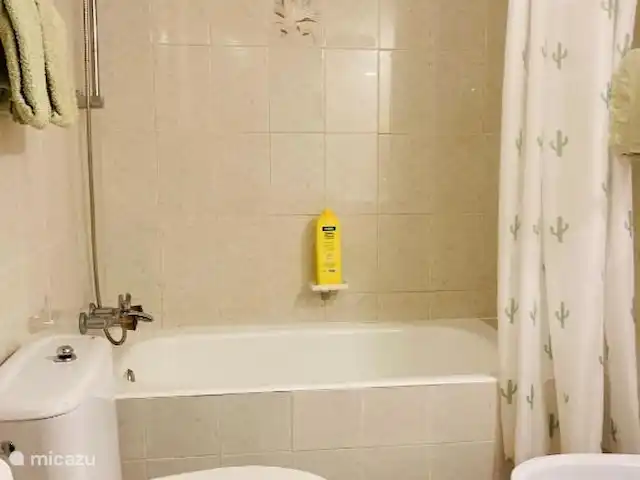 CasasQuesada en España, Costa Blanca, Ciudad Quesada - casa vacacional Cuarto de baño con combinación de bañera y ducha.