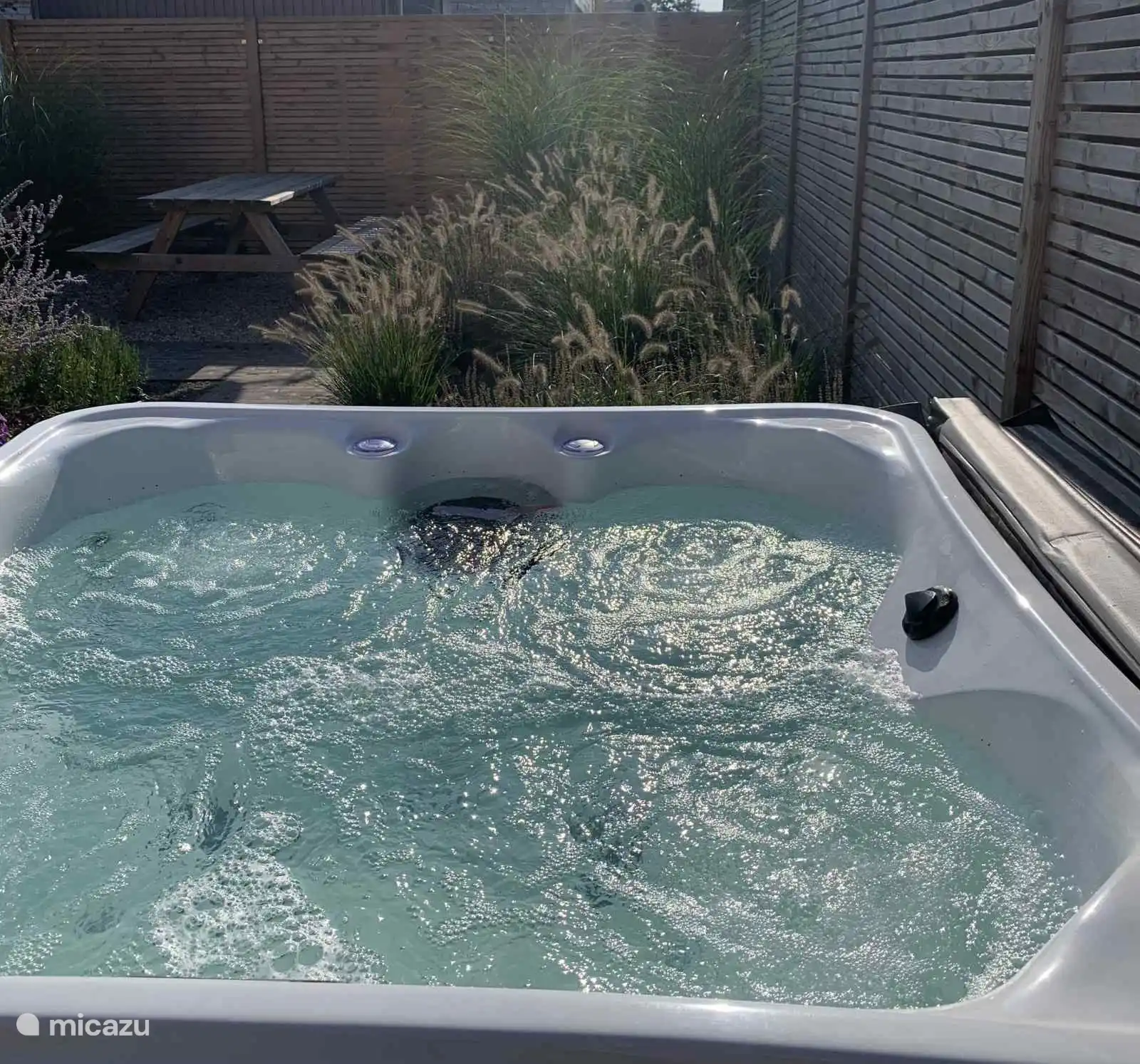 Trasera con jacuzzi nº5