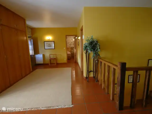 Villa Sierra de Arga  en Portugal, Costa Verde, Ponte De Lima - villa Pasillo arriba a los dormitorios.
