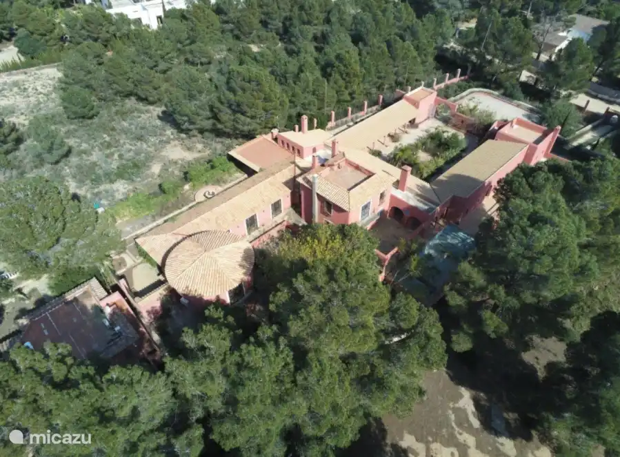 Bovenzijde vanaf villa Terra, jullie huisje ligt rechts bovenin, aangrenzend aan de tuin