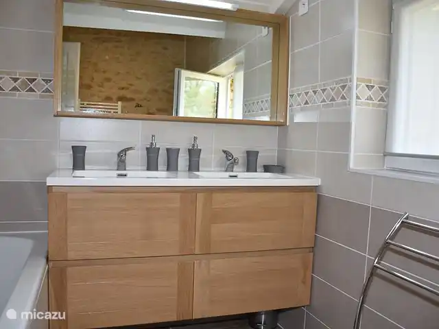La demeure fleurie | France, Dordogne, Saint Chamassy - maison de vacances Salle de bain