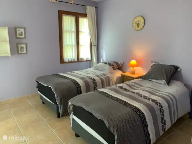 Le Châtelet en Francia, Dordoña, Les Eyzies-de-Tayac-Sireuil - casa vacacional Habitación con dos camas individuales