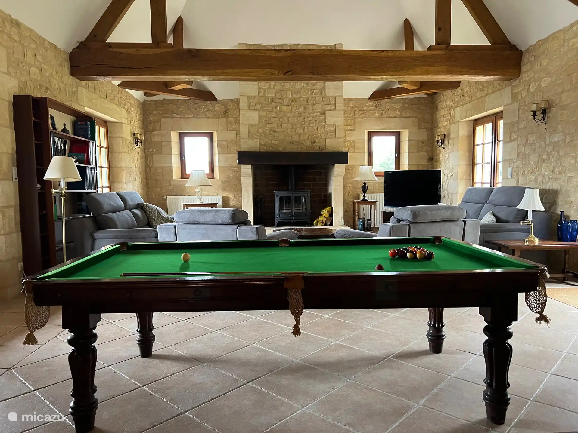 Lounge und Billardtisch