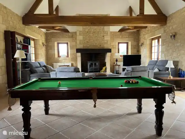 Le Châtelet en Francia, Dordoña, Les Eyzies-de-Tayac-Sireuil - casa vacacional Salón y mesa de billar
