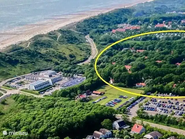 Duinbries huren in Nederland, Zeeland, Dishoek - vakantiehuis Bovenaanzicht van het vebenabos, zo zie je goed hoe dicht Duinbries bij de zee ligt.