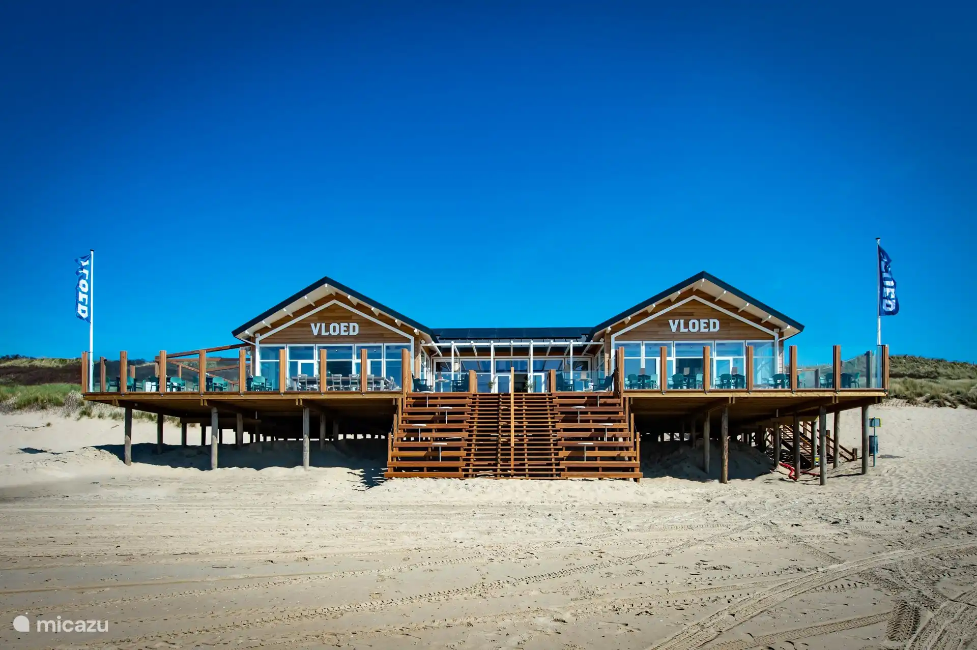 Der Strandpavillon Vloed liegt in der Nähe von Duinbries. 
