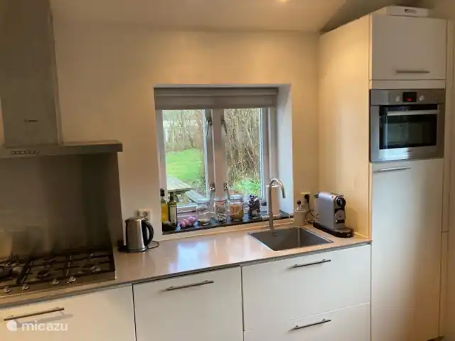 Duinbries huren in Nederland, Zeeland, Dishoek - vakantiehuis Keuken met 5-pits gaskookplaat, vaatwasser, combi-oven en koelkast