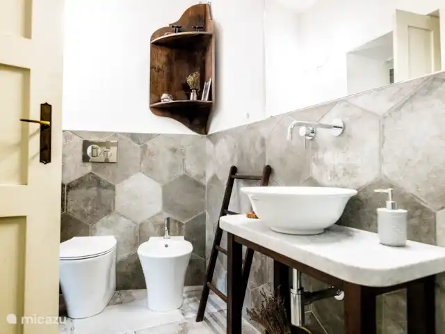 Casa Angiolina Country House  en Italia, Piamonte, Govone - casa vacacional baño 1