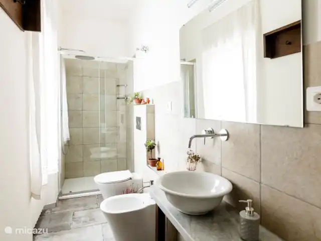 Casa Angiolina Country House  en Italia, Piamonte, Govone - casa vacacional baño 2