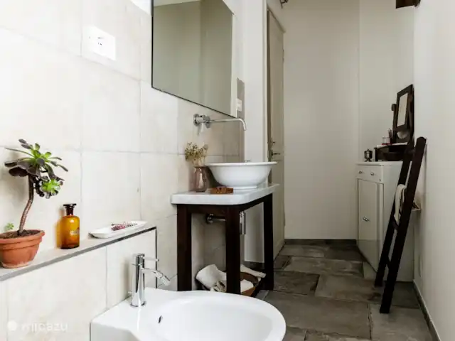 Casa Angiolina Country House  en Italia, Piamonte, Govone - casa vacacional baño 2