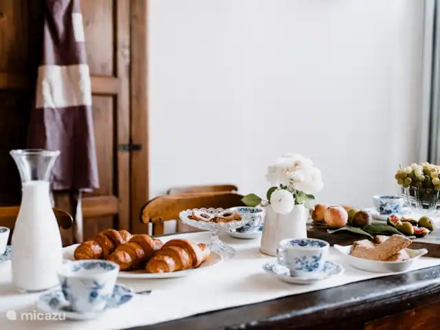 Casa Angiolina Country House  en Italia, Piamonte, Govone - casa vacacional desayuno en la terraza