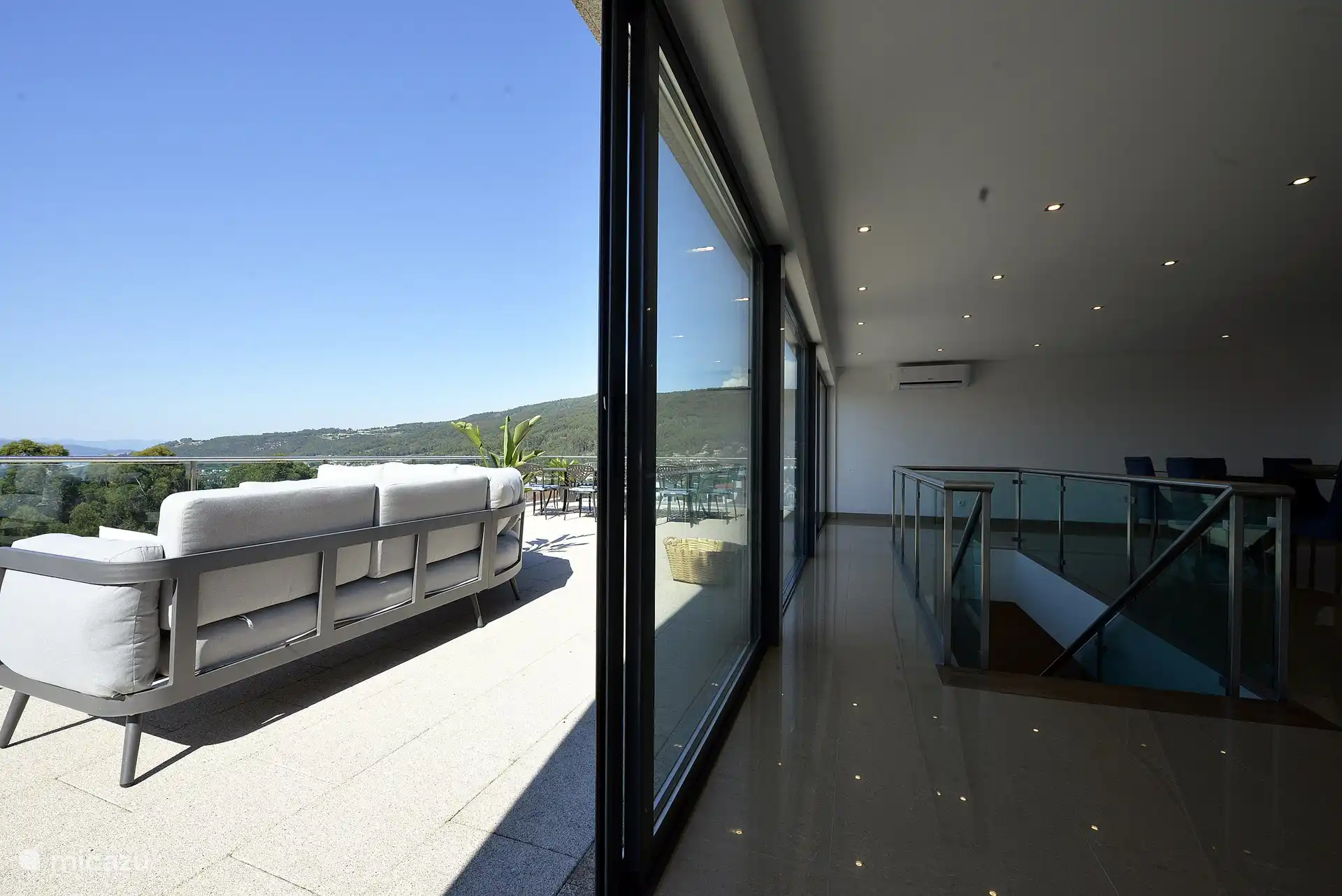 Durchgang zur Terrasse mit schöner Aussicht