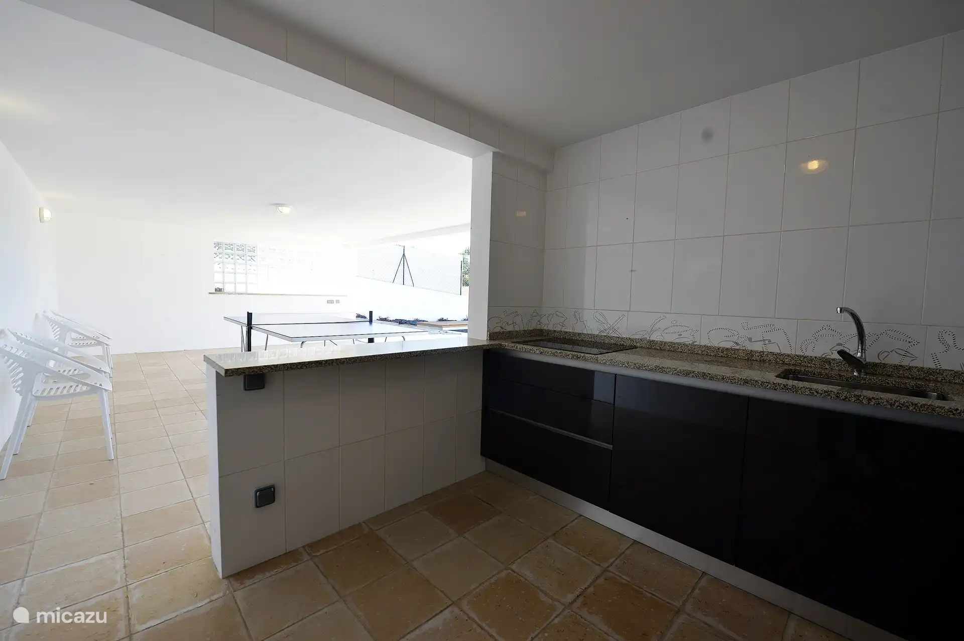 Extra (Außen-)Küche in der Nähe der Tischtennisplatte