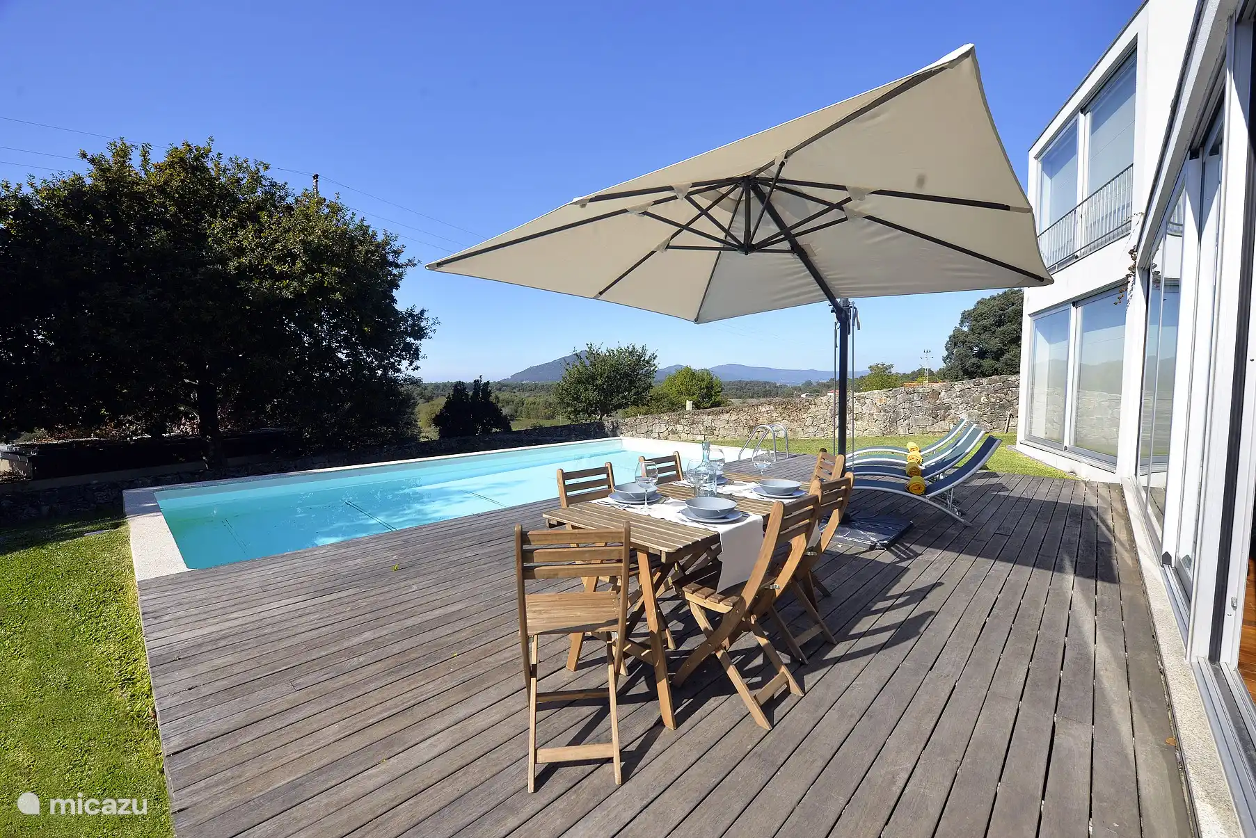 Auf der Terrasse sitzen