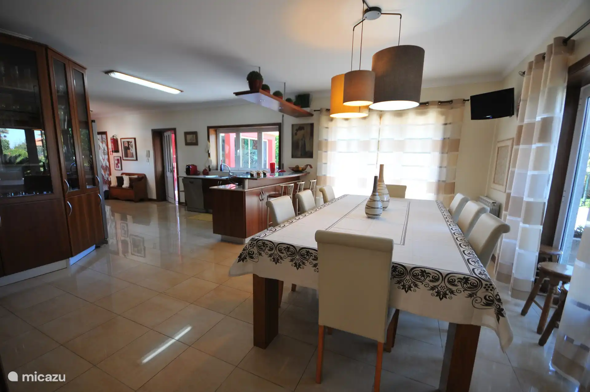 Esstisch mit Stühlen