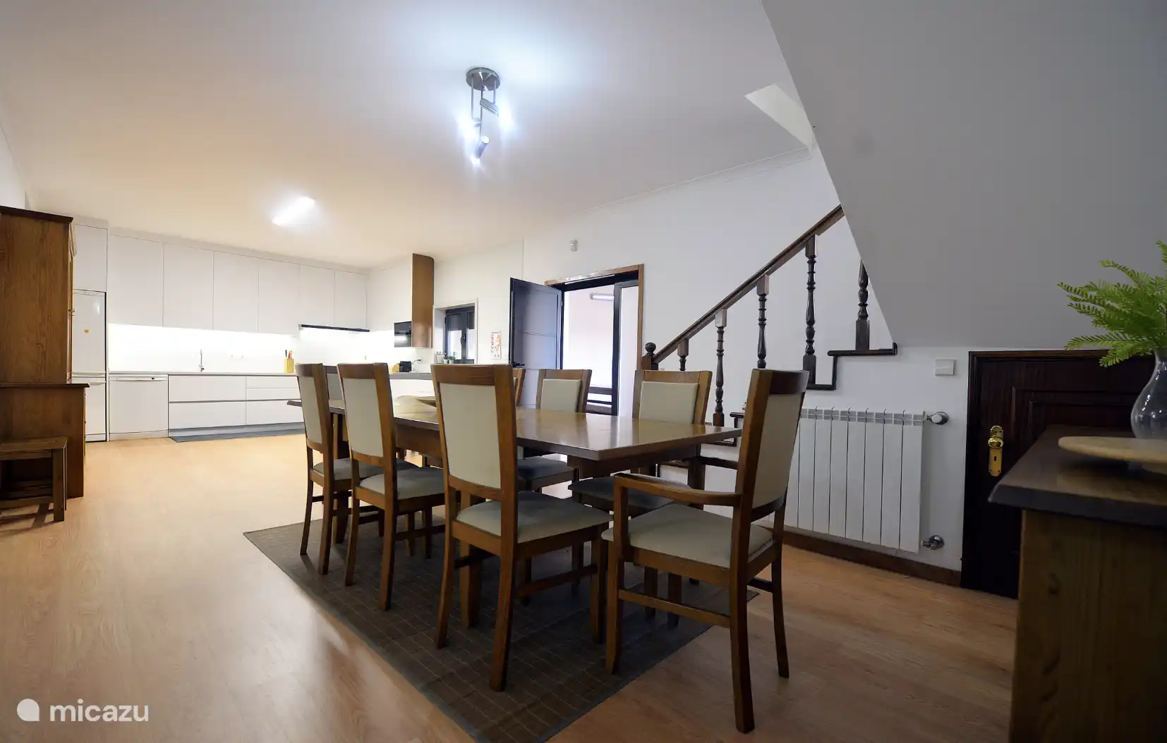 Esstisch mit Stühlen 