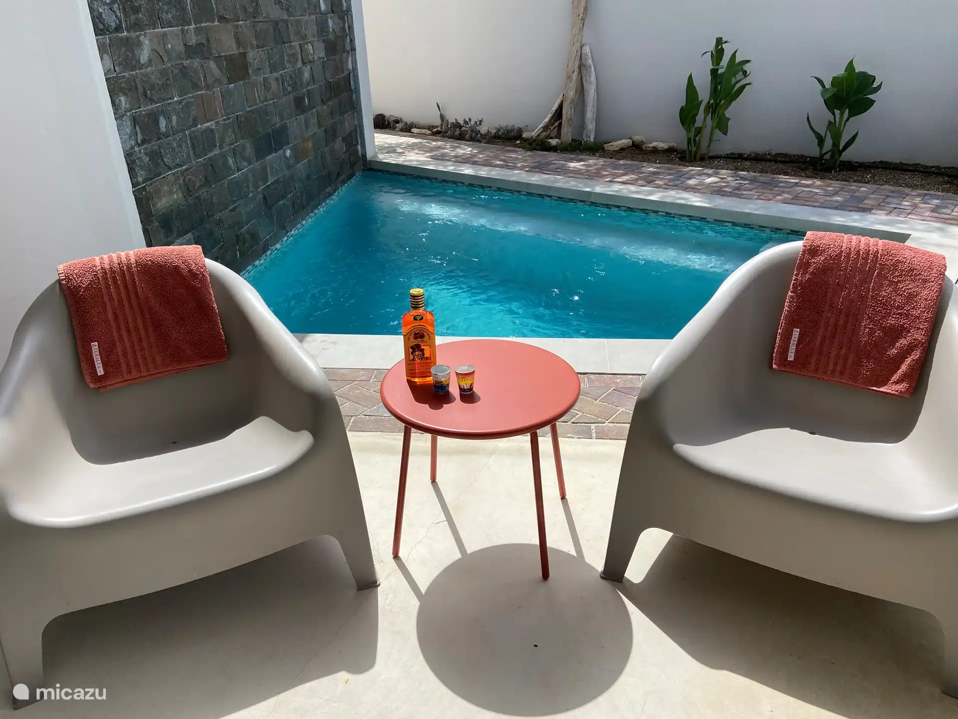 Vous voyez-vous assis au bord de la piscine ?