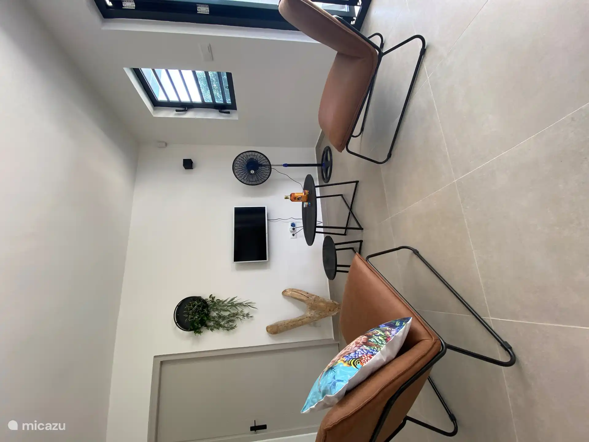 Le coin salon avec smart TV