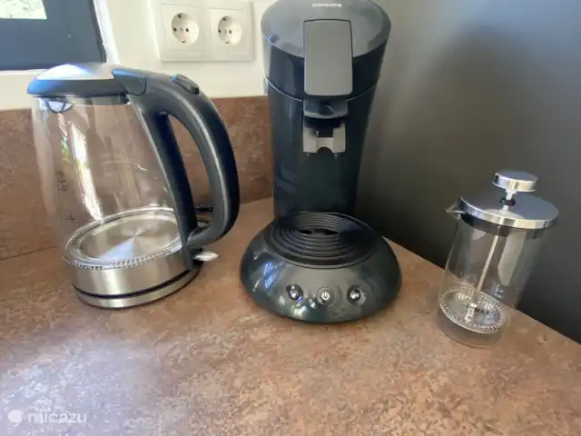Location de Vacances Curaçao, Banda Ariba (est), Jan Thiel, appartement - Appartements Curalux - Tortue Bouilloire, cafetière, Senseo à dosettes. Préparez votre propre cappuccino avec le mousseur à lait !