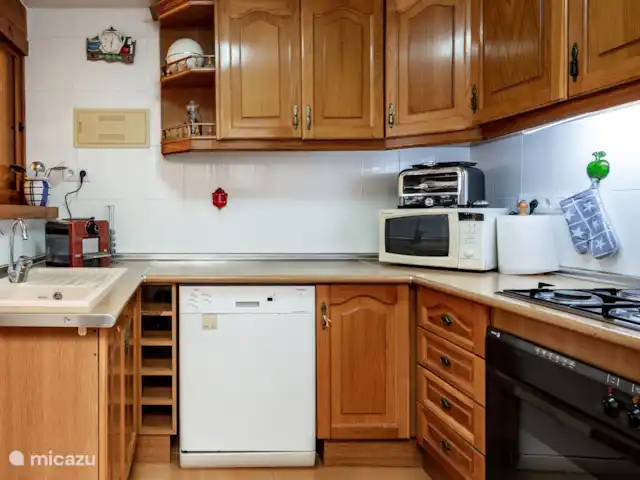Ca Lazio en España, Costa Blanca, Jávea - vivienda urbana cocina cerrada