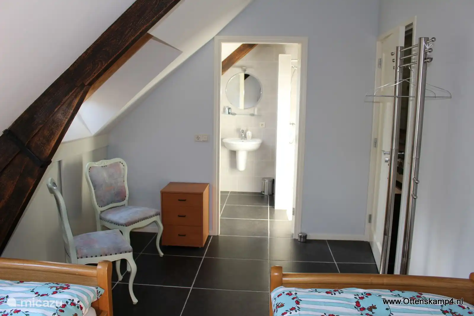 Schlafzimmer im 10-Personen-Haus mit eigenem Bad