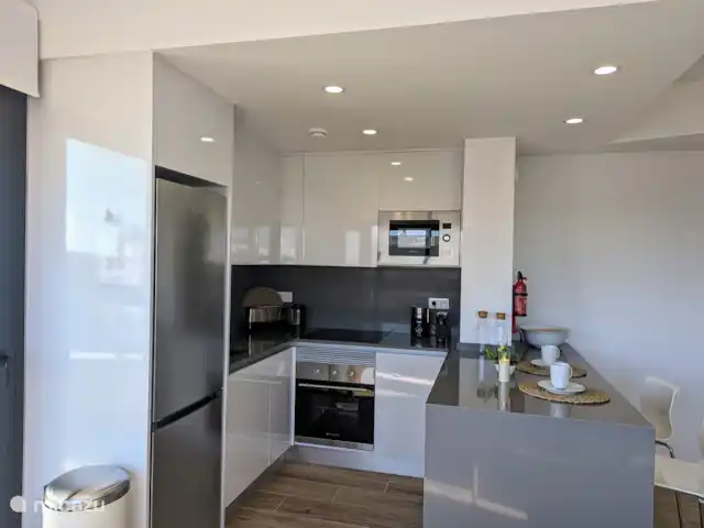 Casa Simba en España, Costa Blanca, Villamartin - penthouse La cocina abierta con todo lo necesario