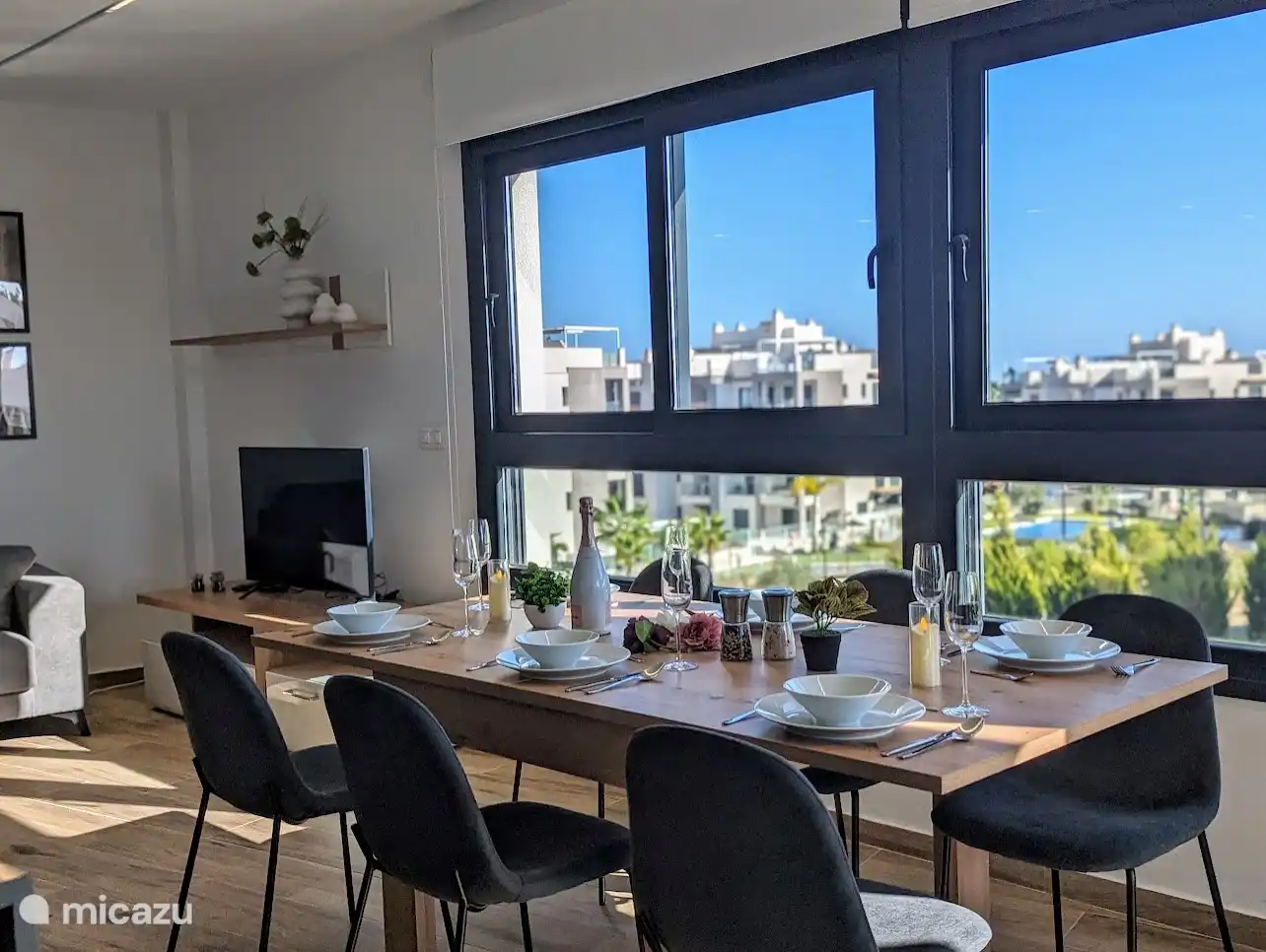La mesa de comedor con vistas
