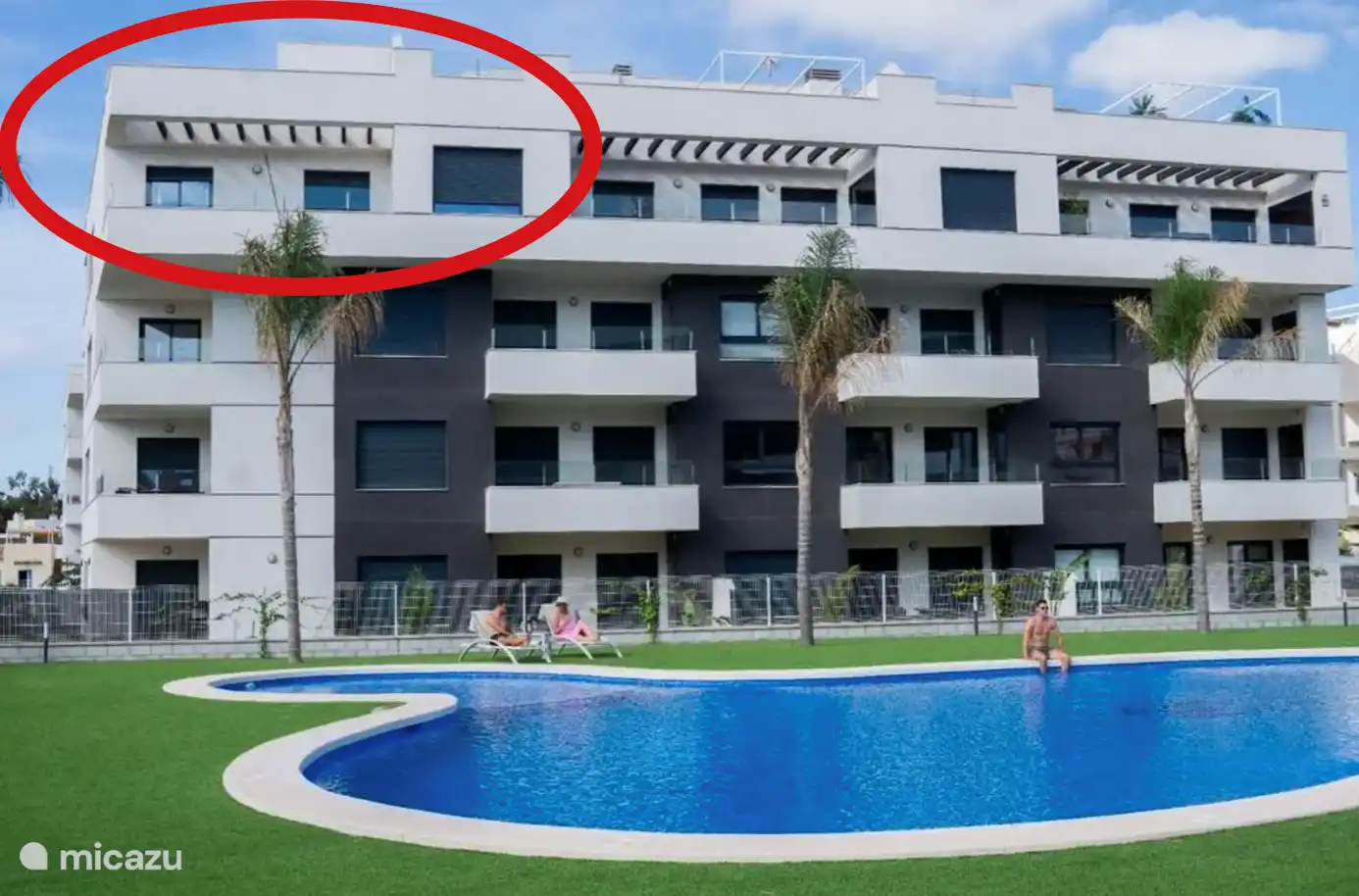 Ubicación del ático desde la piscina