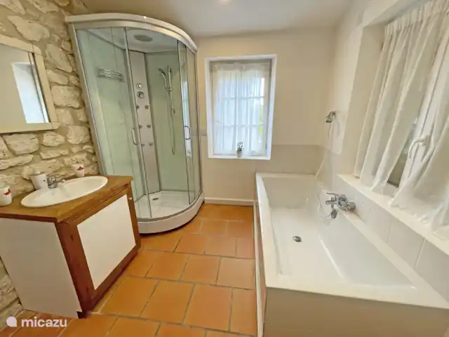 In het hart van de wijngaarden huren in Frankrijk, Dordogne, Gageac et Rouillac - vakantiehuis Badkamer
