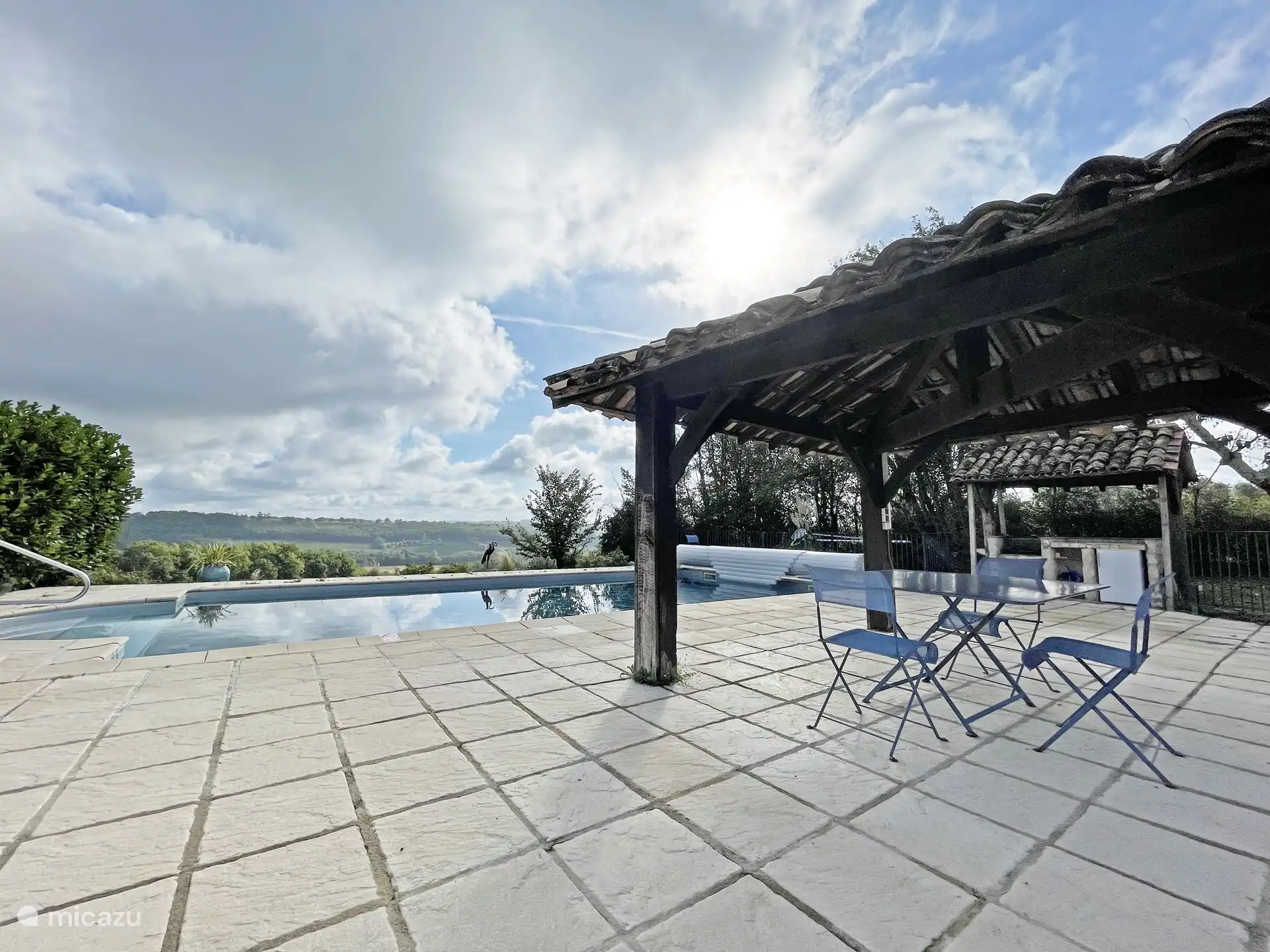 Außenterrasse und Strandpool