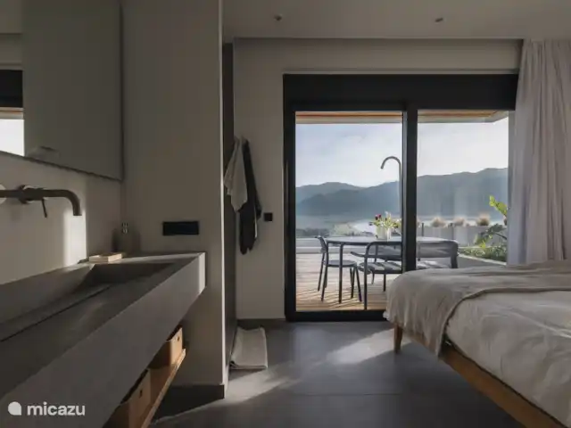 Maison de plage au sommet d’une colline  | Grèce, Grèce centrale, Pogonia - villa Chambre principale Coin lavage