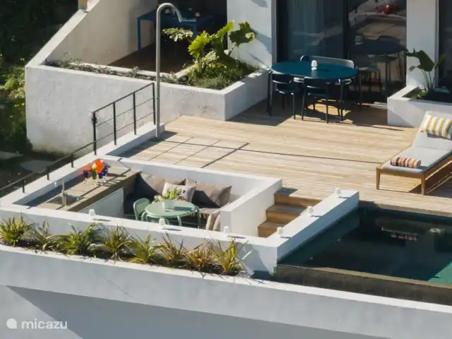 Maison de plage au sommet d’une colline  | Grèce, Grèce centrale, Pogonia - villa Coin repas au bord de la piscine