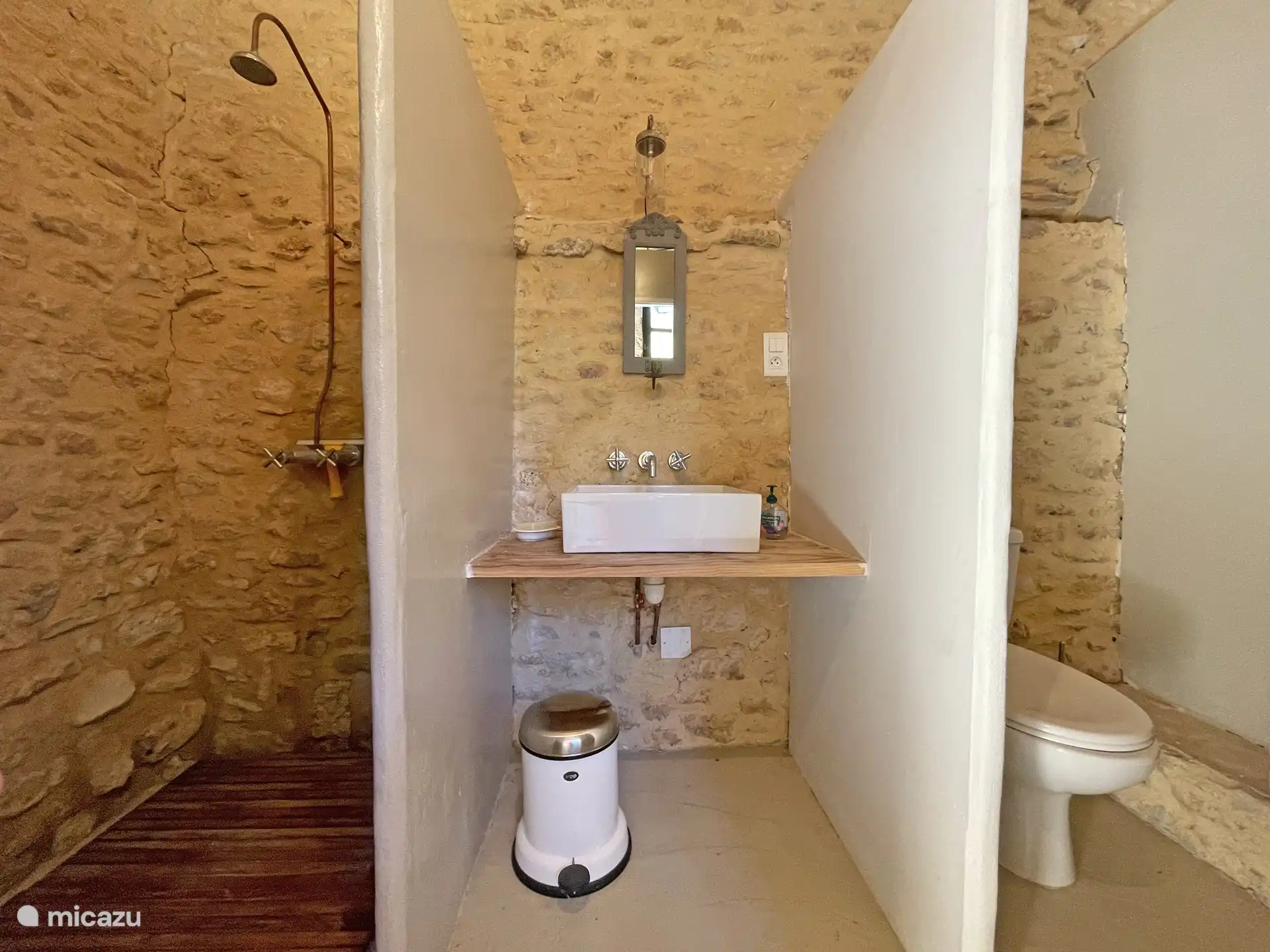 Nebengebäude des Duschraums