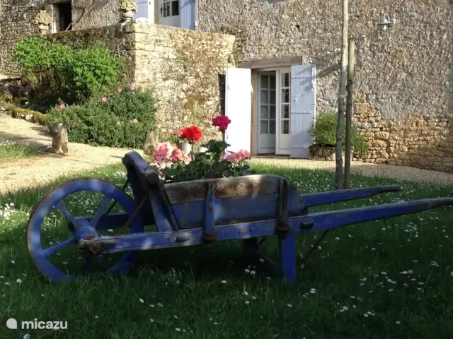 L’Écrin champêtre | France, Dordogne, Paunat - maison de vacances Jardin et entrée maison