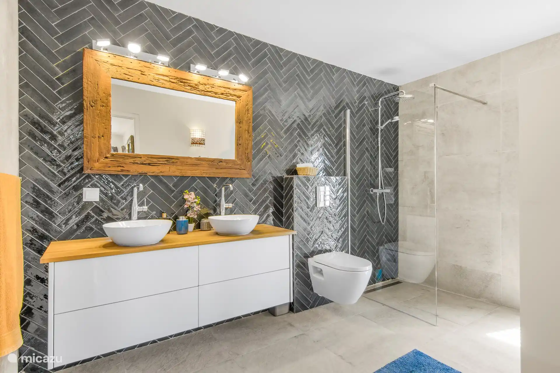 Schönes, geräumiges, luxuriöses Badezimmer 