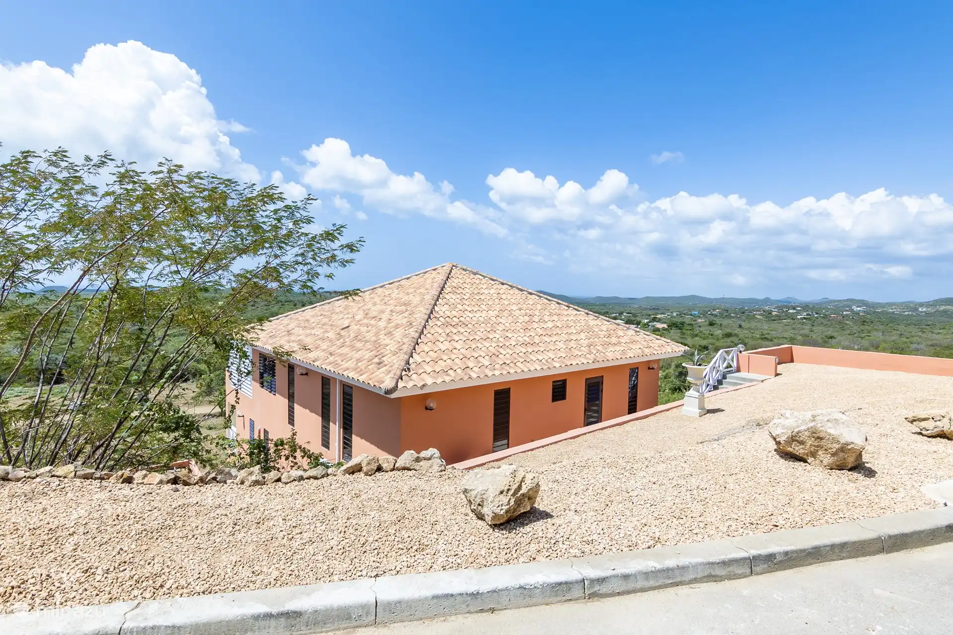 Vorderansicht der Villa Corazon.