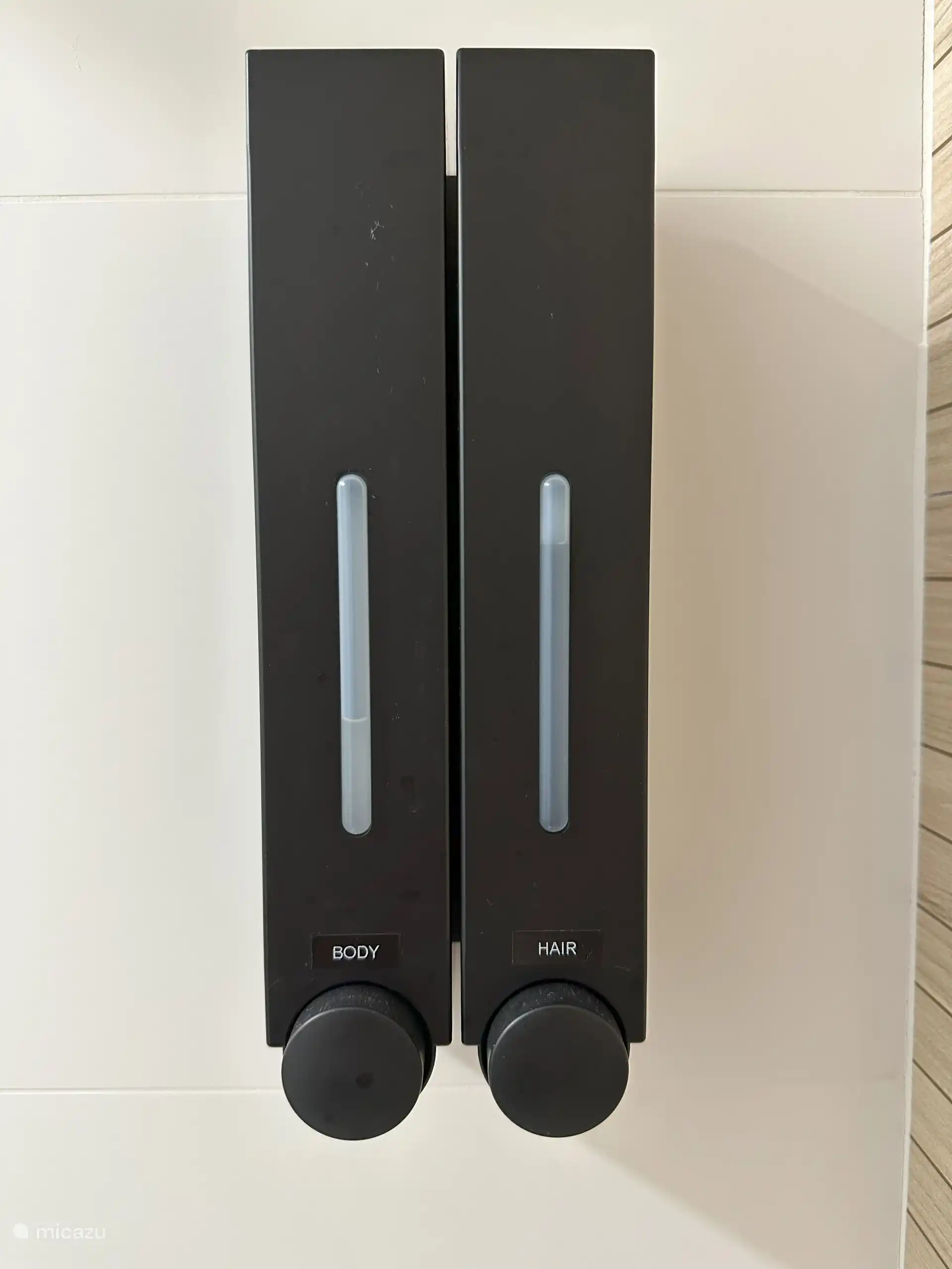 Duschen mit Shampoo und Seife