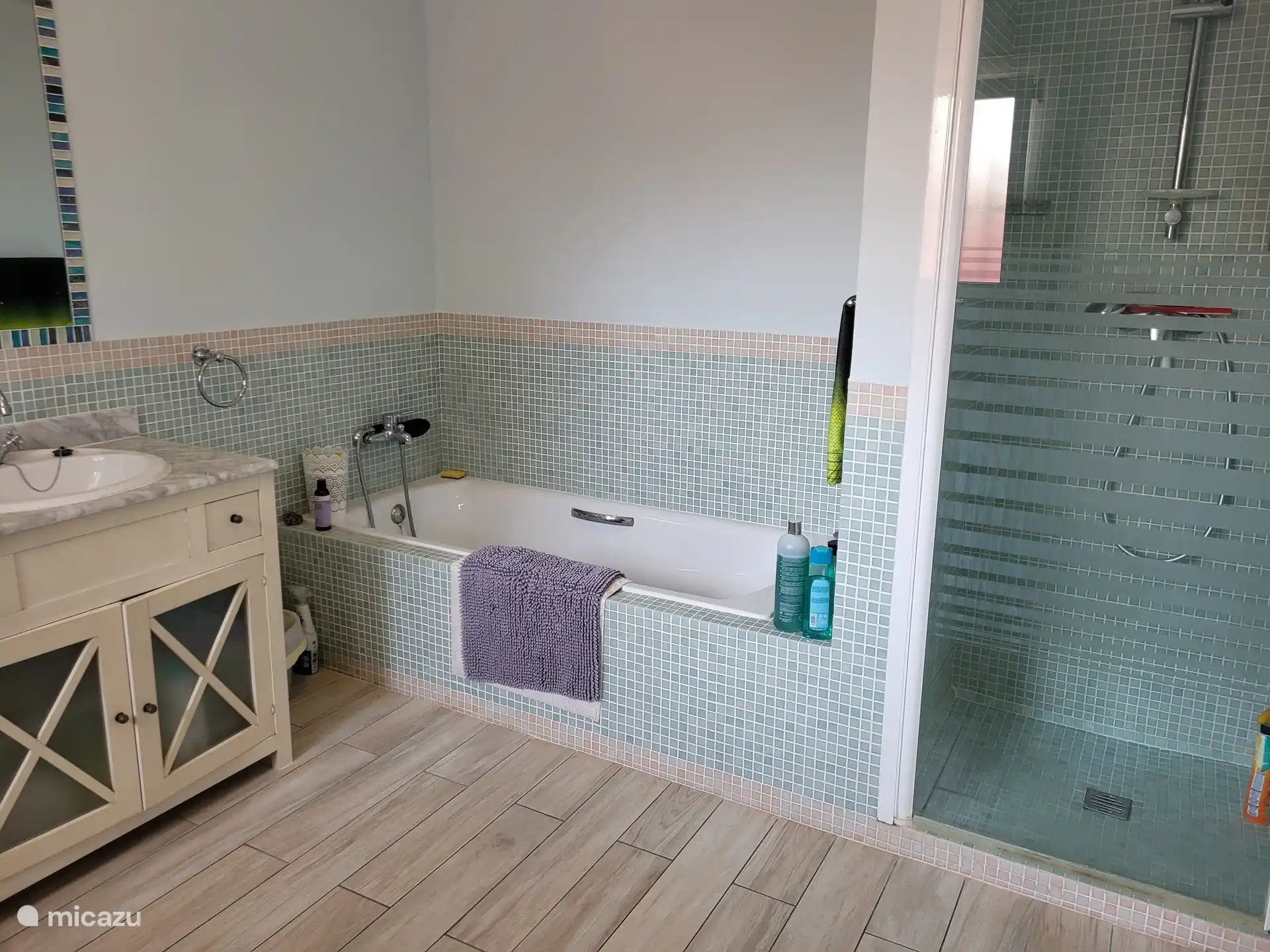 En suite master badkamer