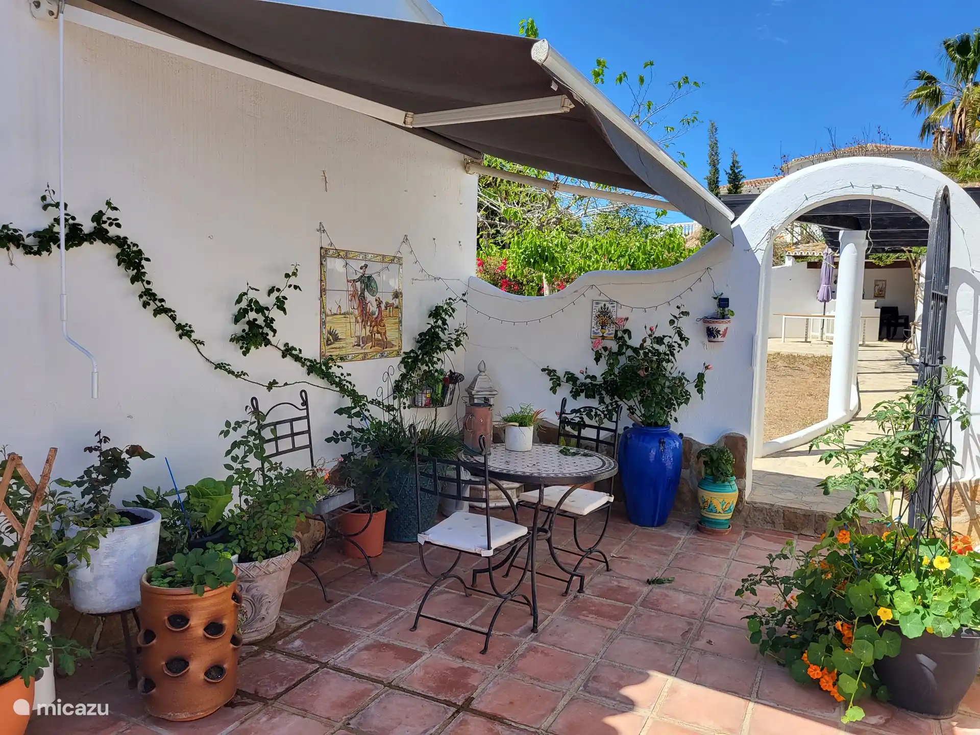 voorkant van de hoofdingang koffiepauze