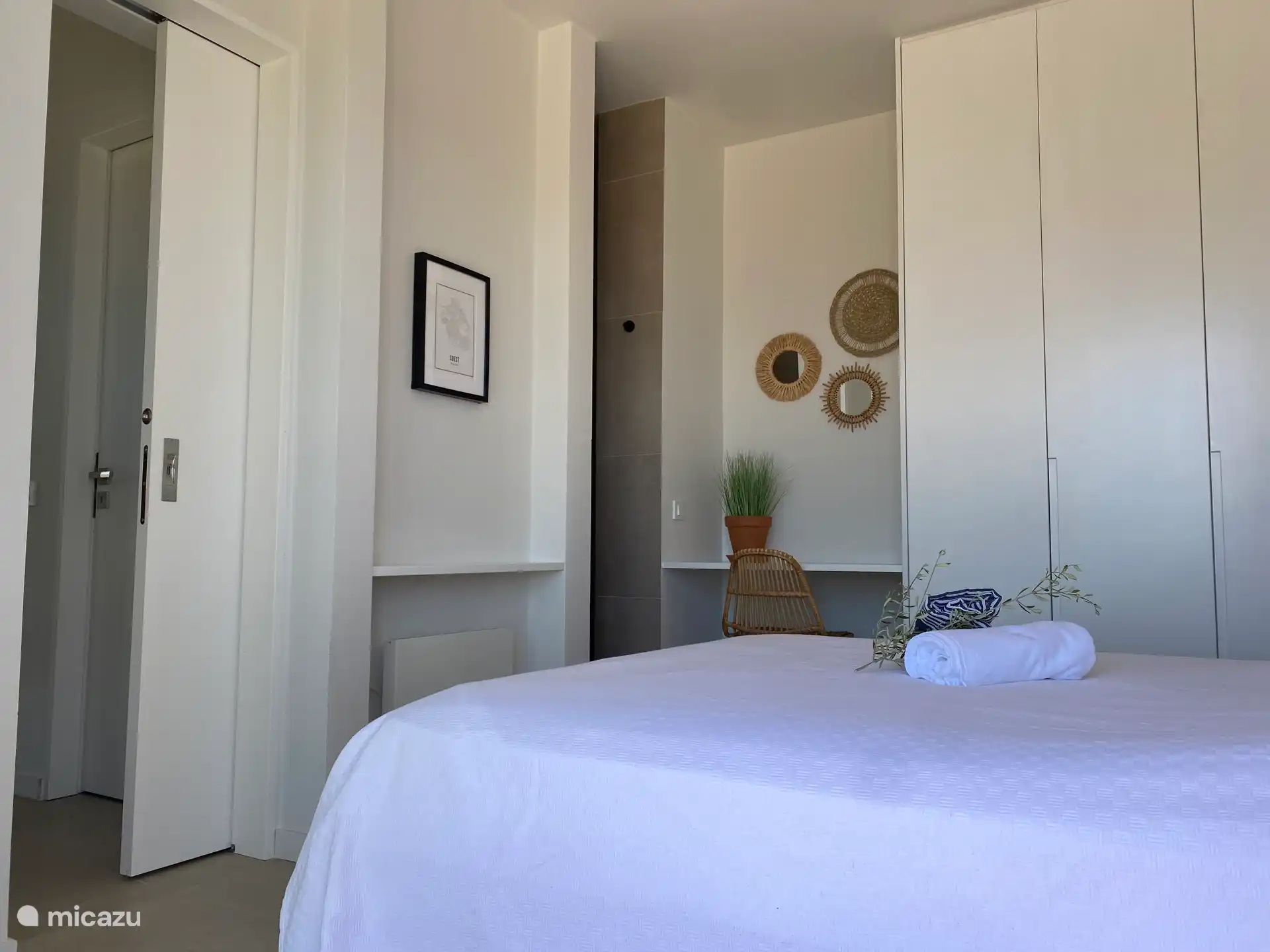 Guest bedroom 2 with rain shower