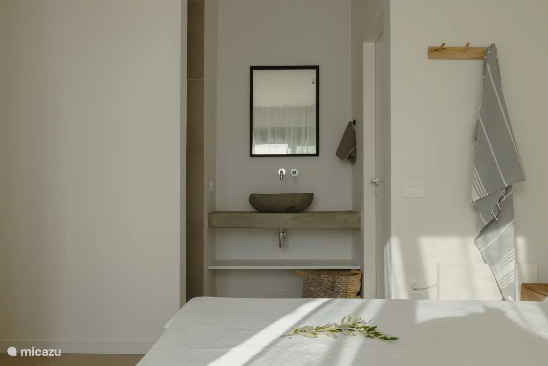 Master en-suite bathroom