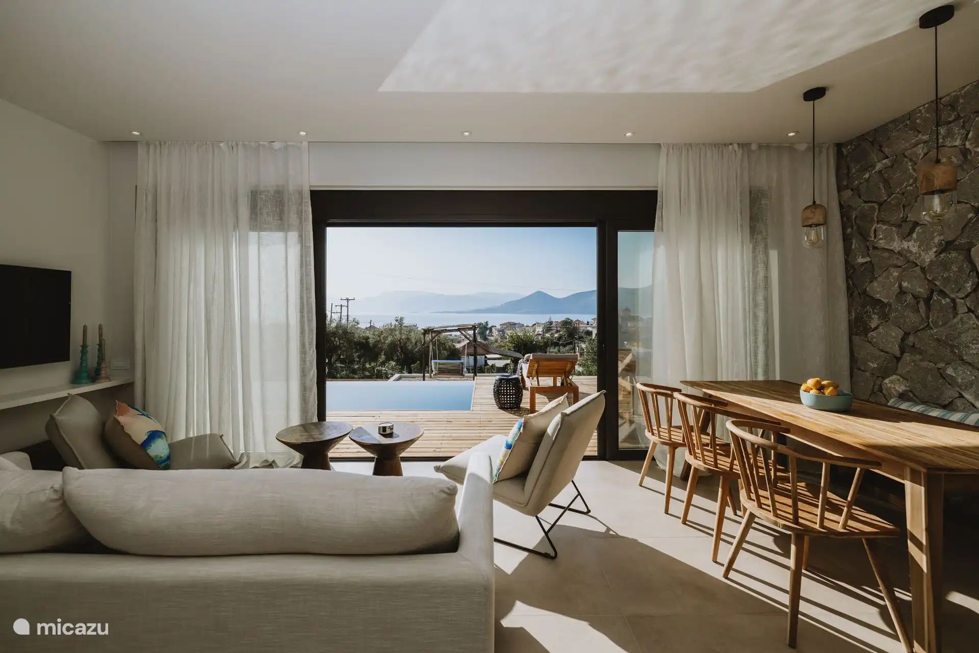 Wohn-/Essbereich mit Aussicht