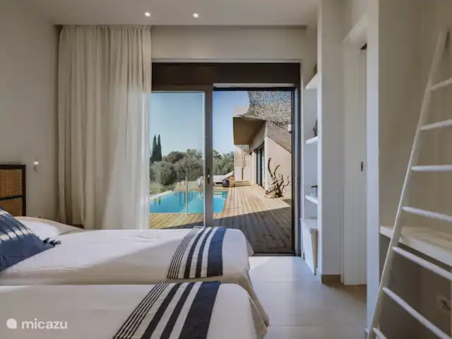 Villa Morby | Grèce, Grèce centrale, Paleros - villa Chambre 2 avec vue sur la piscine