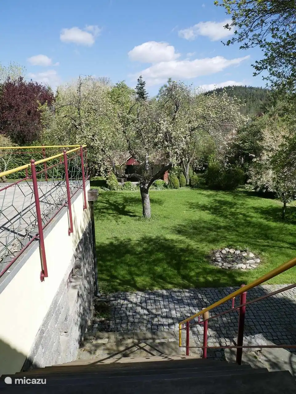 Trap van balkon naar de tuin