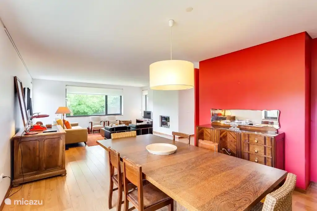 Esstisch im Wohnzimmer