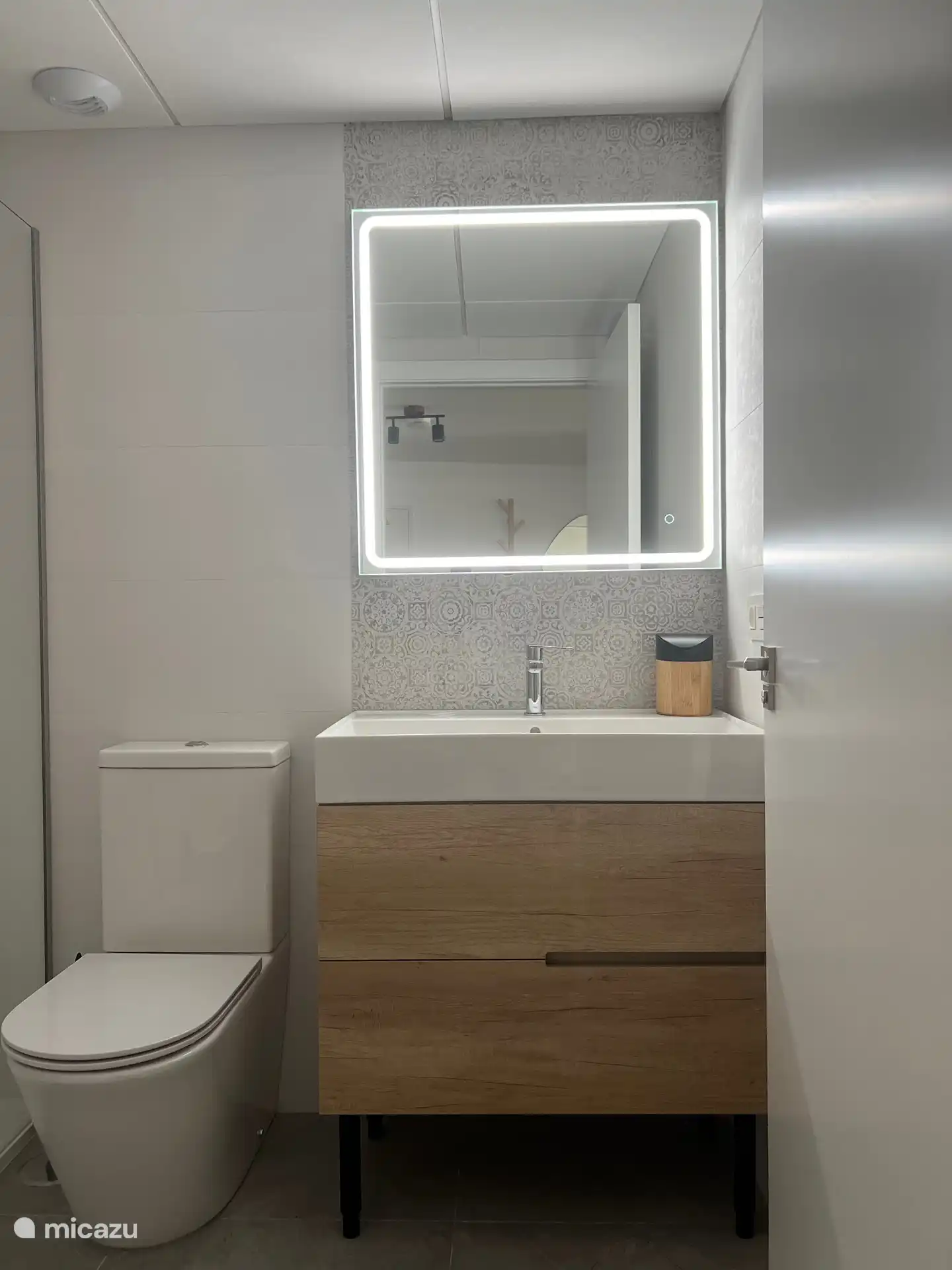 Washbasin 2nd bathroom