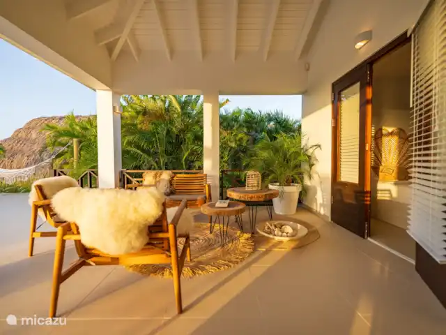 Villa SeruGrandi | Curaçao, Banda Abou (ouest), Big Mountain - villa Salon aménagé sur le porche