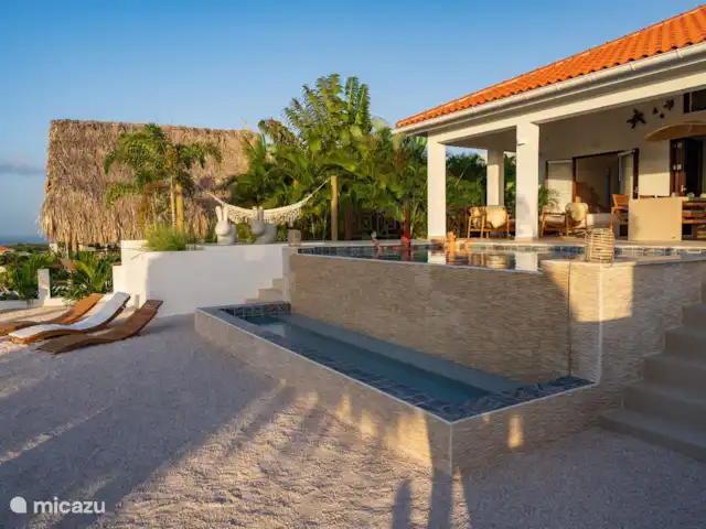 Villa SeruGrandi | Curaçao, Banda Abou (ouest), Big Mountain - villa partie à débordement de la piscine