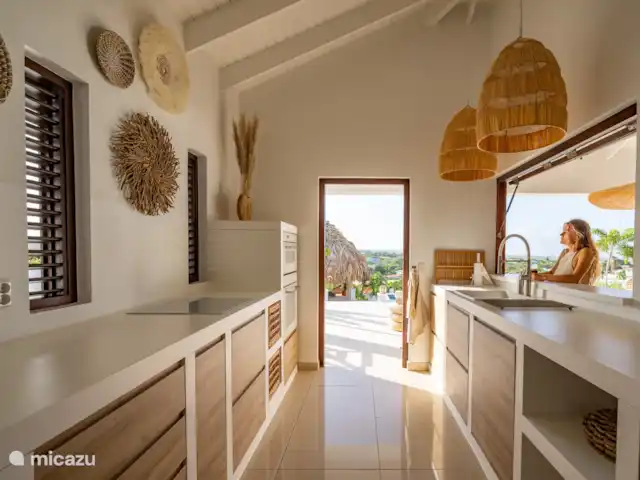 Villa SeruGrandi | Curaçao, Banda Abou (ouest), Big Mountain - villa cuisine avec espace bar ouvert